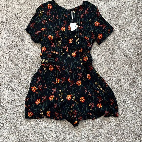 NWT Free People Bet You Do Black Floral Romper Size 6 - Picture 2 of 8